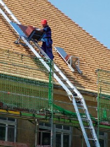 Senkrecht- und Schr&auml;gaufzug mieten leihen