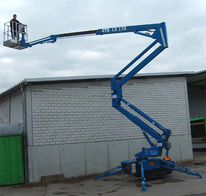 Gelenkteleskopb&uuml;hne auf Raupenfahrgestell mieten leihen