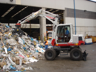 Mobilbagger 8,0 t TB 175 W mieten leihen