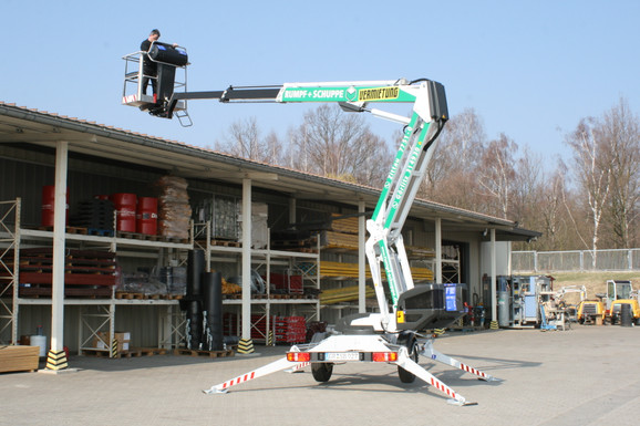 Anh&auml;nger-Teleskop-Hebeb&uuml;hne 16m mieten leihen