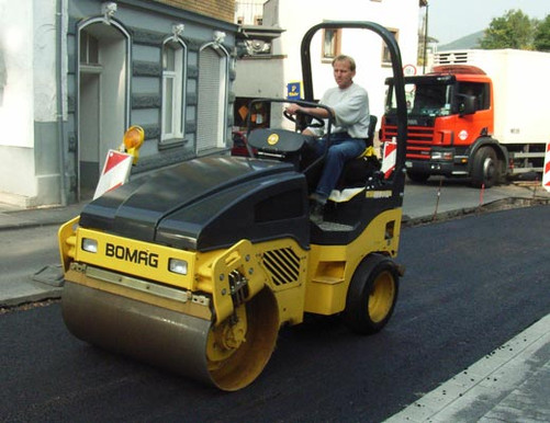 Aufsitzwalze 2,7 to mieten leihen